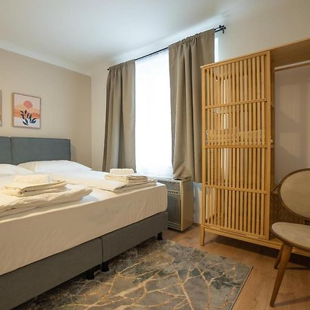 A 2-Bedroom Apartment With A King-Size Bed And A Balcony Is Located Just A 15-Minute Walk From Stephansplatz. Viyana Dış mekan fotoğraf