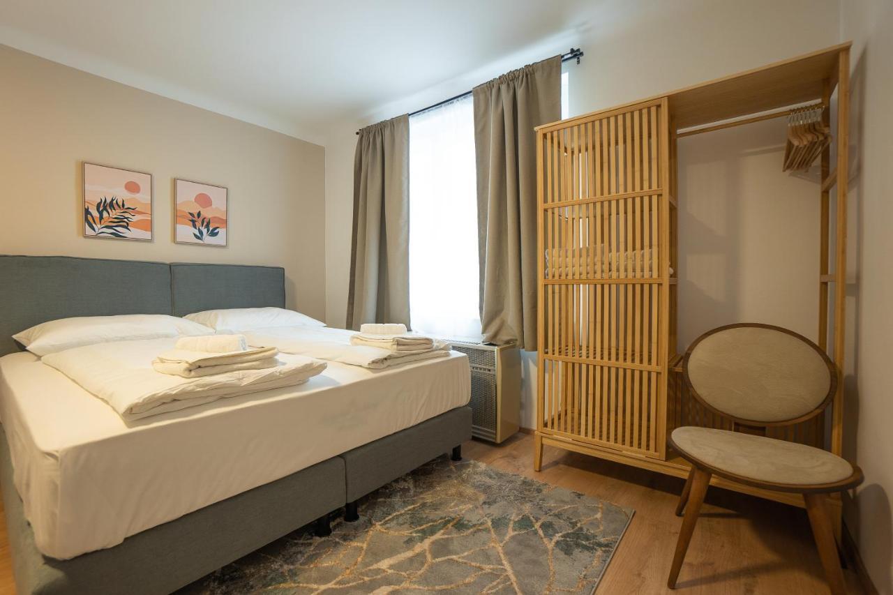 A 2-Bedroom Apartment With A King-Size Bed And A Balcony Is Located Just A 15-Minute Walk From Stephansplatz. Viyana Dış mekan fotoğraf