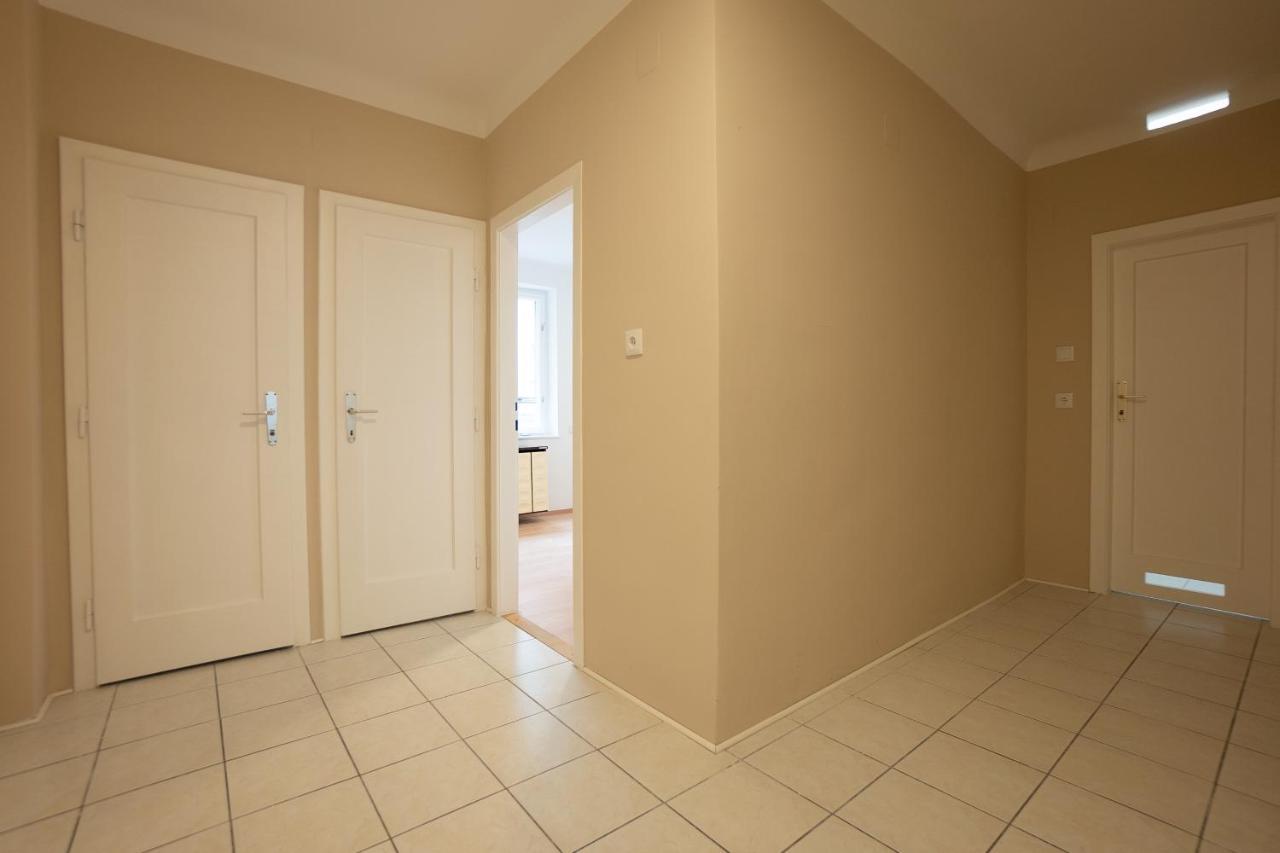 A 2-Bedroom Apartment With A King-Size Bed And A Balcony Is Located Just A 15-Minute Walk From Stephansplatz. Viyana Dış mekan fotoğraf